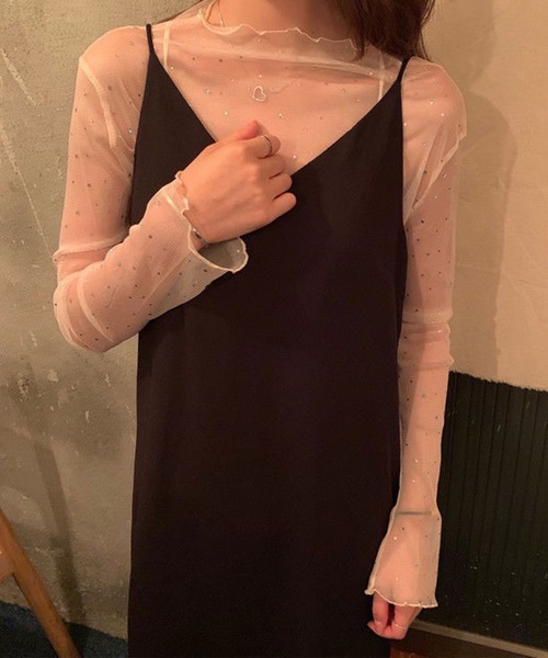 SHEPP(シープ)の「ドットプリント フリルロンT/シアートップス(Tシャツ/カットソー・レディース・アイボリー/ブラック・M/S/L)」の1枚目の写真