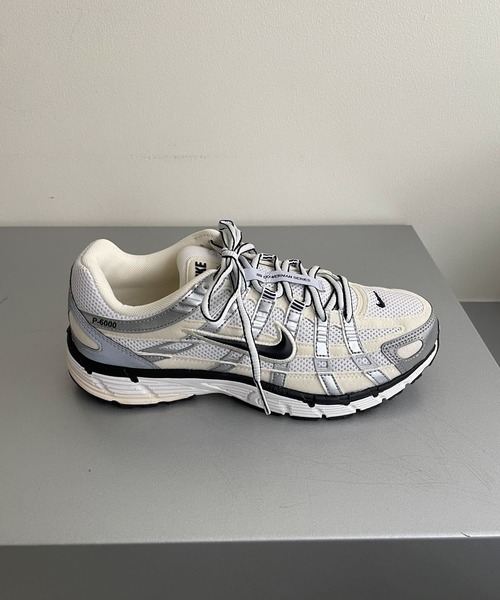 NIKE(ナイキ)の「NIKE P6000(スニーカー・レディース・ホワイト系その他・23.5/24/24.5)」の2枚目の写真