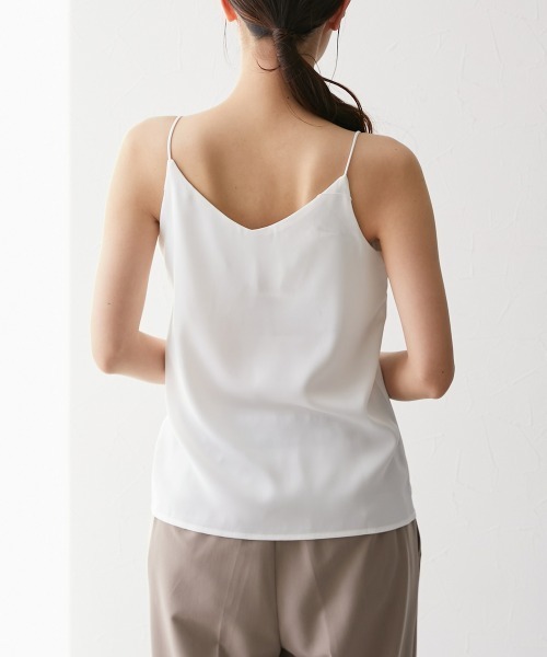 QFORON（キュフォロン）の「Vネックサテンカップ付きキャミソール（キャミソール・レディース・ホワイト・M）」の6枚目の写真