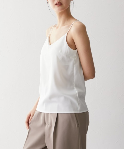 QFORON（キュフォロン）の「Vネックサテンカップ付きキャミソール（キャミソール・レディース・ホワイト・M）」の5枚目の写真