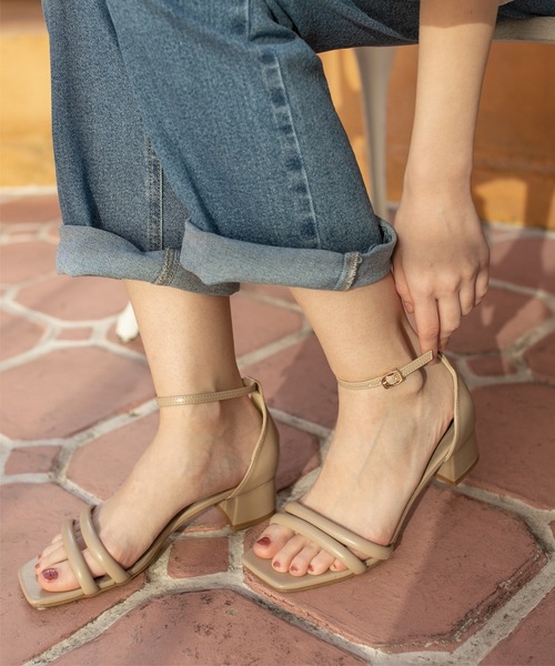 OPAQUE.CLIP(オペークドットクリップ)の「◆スクエアトゥダブルブリッジサンダル(サンダル・レディース・ベージュ/グリーン系/ブラック/シルバー/ホワイト系9・02/03/01)」の3枚目の写真