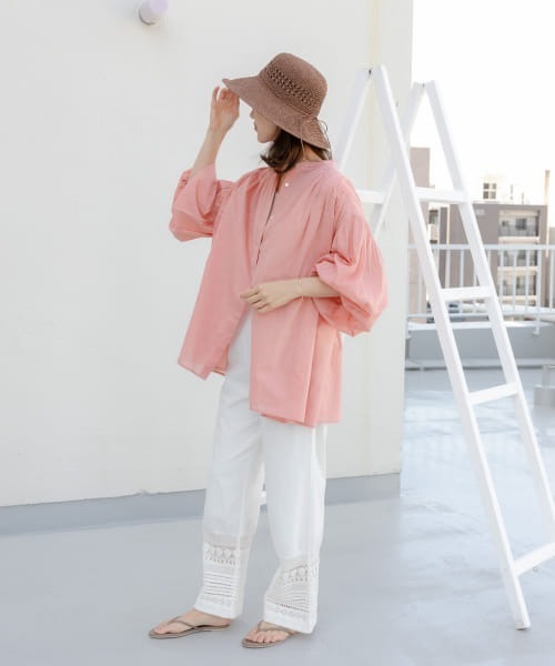 URBAN RESEARCH DOORS(アーバンリサーチドアーズ)の「コットンボイルギャザーブラウス(シャツ/ブラウス・レディース・ブルー/オフホワイト/ピンク/ブラック・MEDIUM)」の7枚目の写真