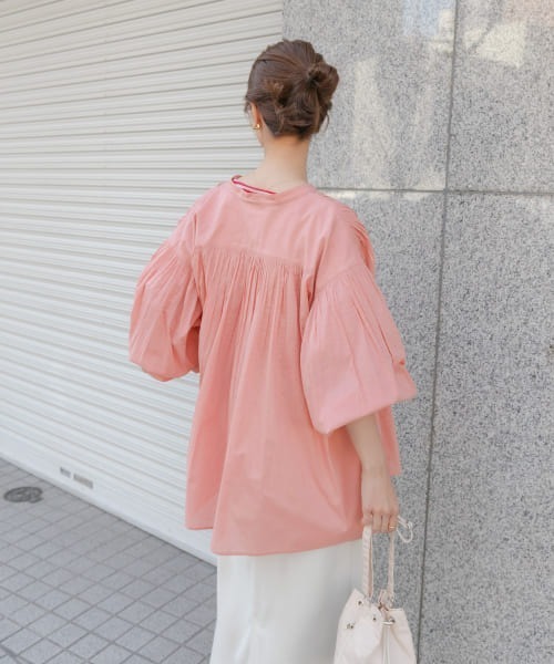 URBAN RESEARCH DOORS(アーバンリサーチドアーズ)の「コットンボイルギャザーブラウス(シャツ/ブラウス・レディース・ブルー/オフホワイト/ピンク/ブラック・MEDIUM)」の11枚目の写真