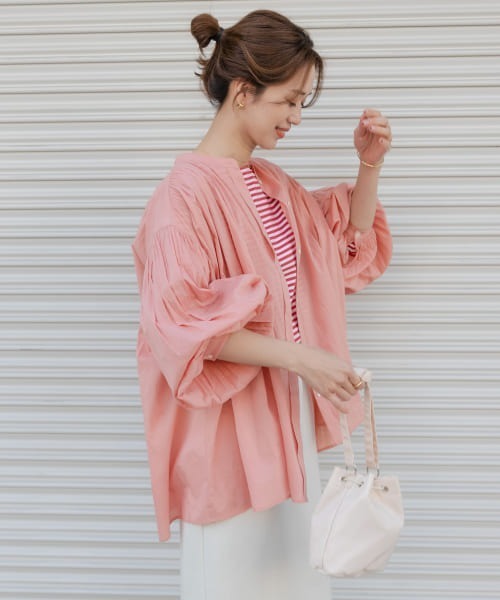 URBAN RESEARCH DOORS(アーバンリサーチドアーズ)の「コットンボイルギャザーブラウス(シャツ/ブラウス・レディース・ブルー/オフホワイト/ピンク/ブラック・MEDIUM)」の13枚目の写真