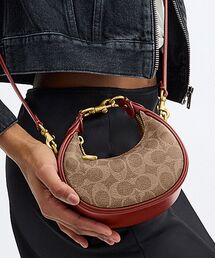 COACH（コーチ）の「ジョニー バッグ・シグネチャー キャンバス 