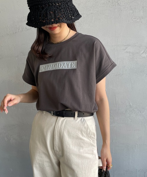 MAISON DE L'ALLURE（メゾンドゥラリュール）の「[MAISON DE L'ALLURE/メゾンドゥラリュール] エンボス加工 ラメロゴプリントTシャツ（Tシャツ/カットソー・レディース・ホワイト/ブラック/チャコールグレー/オフホワイト・F）」の4枚目の写真