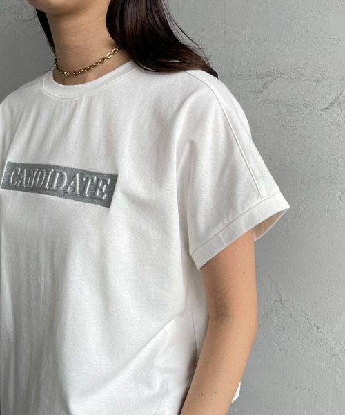 MAISON DE L'ALLURE（メゾンドゥラリュール）の「[MAISON DE L'ALLURE/メゾンドゥラリュール] エンボス加工 ラメロゴプリントTシャツ（Tシャツ/カットソー・レディース・ホワイト/ブラック/チャコールグレー/オフホワイト・F）」の12枚目の写真