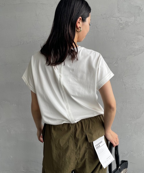 MAISON DE L'ALLURE（メゾンドゥラリュール）の「[MAISON DE L'ALLURE/メゾンドゥラリュール] エンボス加工 ラメロゴプリントTシャツ（Tシャツ/カットソー・レディース・ホワイト/ブラック/チャコールグレー/オフホワイト・F）」の6枚目の写真