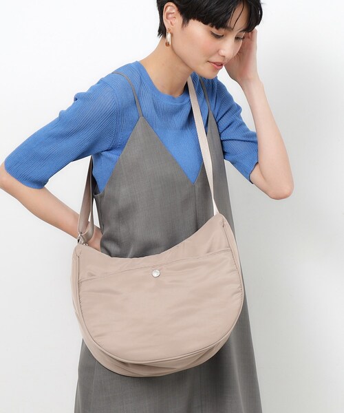 OPAQUE.CLIP（オペークドットクリップ）の「◆カジュアルムーンミドルショルダー（ショルダーバッグ・レディース・グレー/ブラック/ベージュ・00）」の4枚目の写真