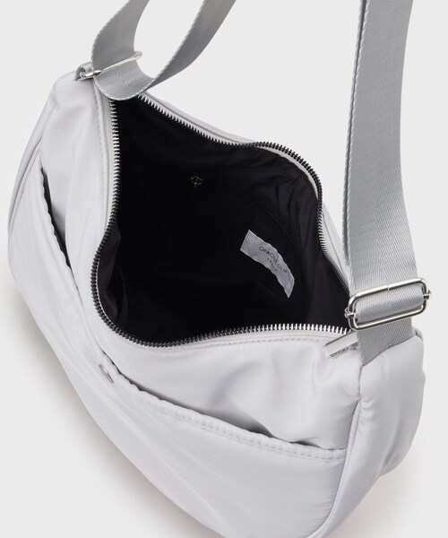 OPAQUE.CLIP（オペークドットクリップ）の「◆カジュアルムーンミドルショルダー（ショルダーバッグ・レディース・グレー/ブラック/ベージュ・00）」の10枚目の写真