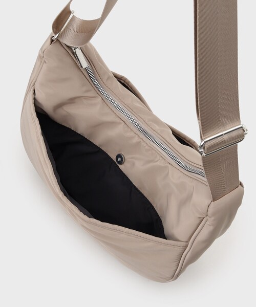 OPAQUE.CLIP（オペークドットクリップ）の「◆カジュアルムーンミドルショルダー（ショルダーバッグ・レディース・グレー/ブラック/ベージュ・00）」の13枚目の写真