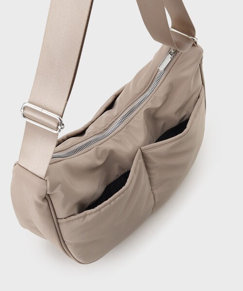 OPAQUE.CLIP（オペークドットクリップ）の「◆カジュアルムーンミドルショルダー（ショルダーバッグ・レディース・グレー/ブラック/ベージュ・00）」の14枚目の写真