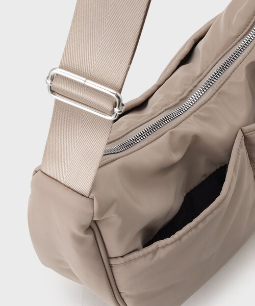 OPAQUE.CLIP（オペークドットクリップ）の「◆カジュアルムーンミドルショルダー（ショルダーバッグ・レディース・グレー/ブラック/ベージュ・00）」の15枚目の写真