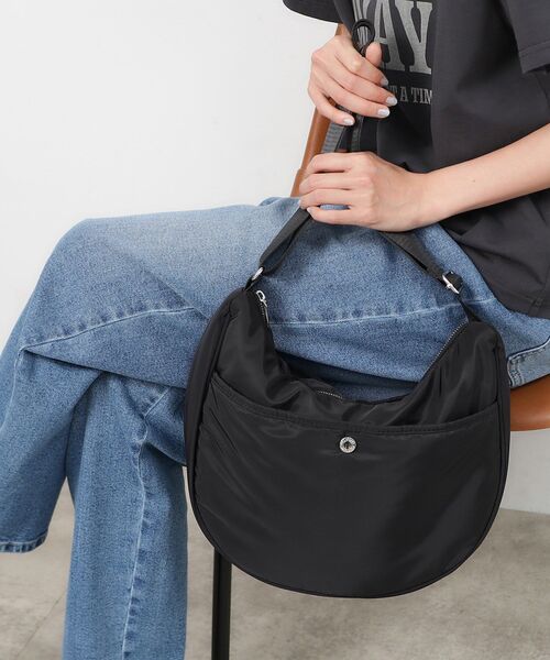 OPAQUE.CLIP（オペークドットクリップ）の「◆カジュアルムーンミドルショルダー（ショルダーバッグ・レディース・グレー/ブラック/ベージュ・00）」の18枚目の写真