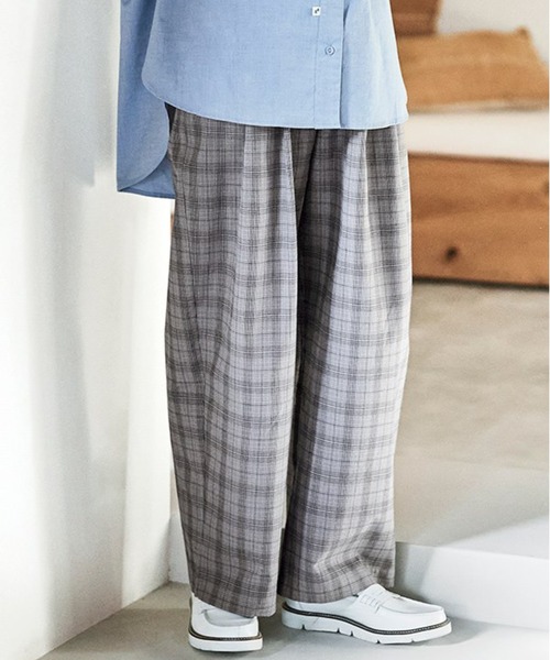 and myera(アンド マイラ)の「and myera グレンチェックなパンツ(その他パンツ・レディース・グレー・LARGE/MEDIUM/X-LARGE/SMALL)」の1枚目の写真