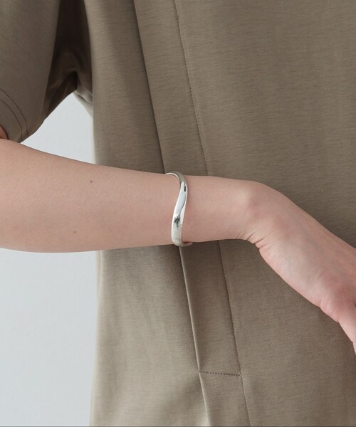 GALLEST（ギャレスト）の「◆カーブバングル（ブレスレット・レディース・ゴールド/シルバー・00）」の6枚目の写真