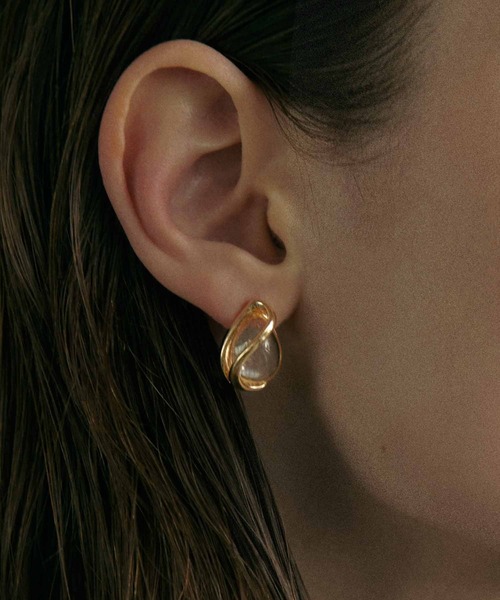 GOLDY（ゴールディ）の「レイヤード ライン ドロップ ピアス（ピアス（両耳用）・レディース・ベージュ/グリーン/ブルー/クリア・FREE）」の4枚目の写真