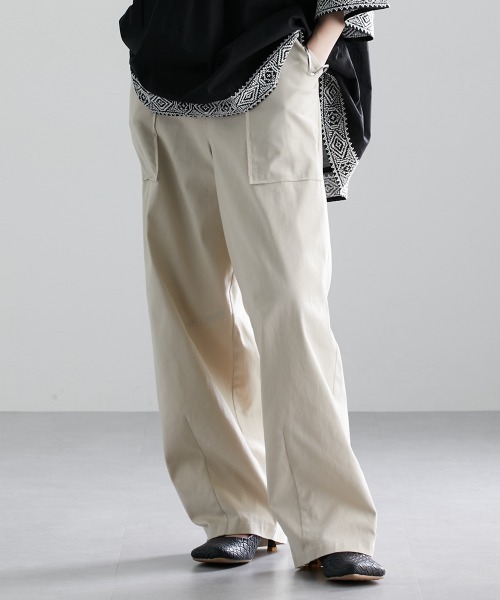 Soiunique（スワユニーク）の「カーブシルエットベイカーパンツ ［Soiunique］（その他パンツ・レディース・アイボリー/チャコール/ライトカーキ・M/L/LL）」の2枚目の写真
