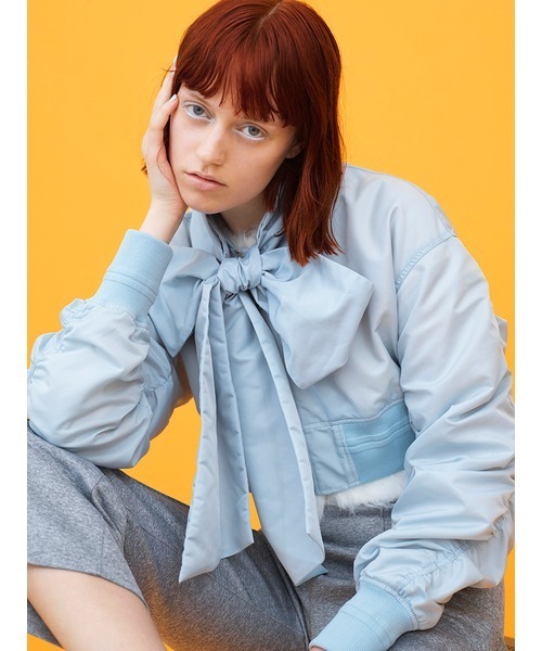 FURFUR（ファーファー）の「【WEB限定カラー】リボンクロップドMA１ブルゾン（ブルゾン・レディース・ブラック/カーキ/ライトブルー/ピンク・FREE）」の5枚目の写真