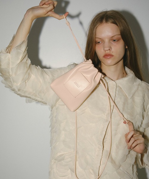 EFOLE（エフォル）の「Logo patch mini shoulder bag / ロゴパッチ ミニ ショルダー バッグ（エコバッグ/サブバッグ・レディース・ピンク系その他/サックスブルー/グリーン/イエロー/オフホワイト・FREE）」の5枚目の写真