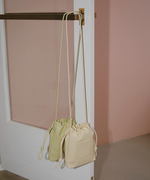 EFOLE（エフォル）の「Logo patch mini shoulder bag / ロゴパッチ ミニ ショルダー バッグ（エコバッグ/サブバッグ・レディース・ピンク系その他/サックスブルー/グリーン/イエロー/オフホワイト・FREE）」の4枚目の写真