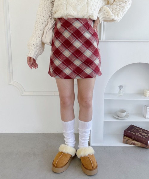 Loueme(ルエム)の「ウールライクチェックミニスカパン(スカート・レディース・ベージュ/レッド/ブラック・M/S)」の3枚目の写真