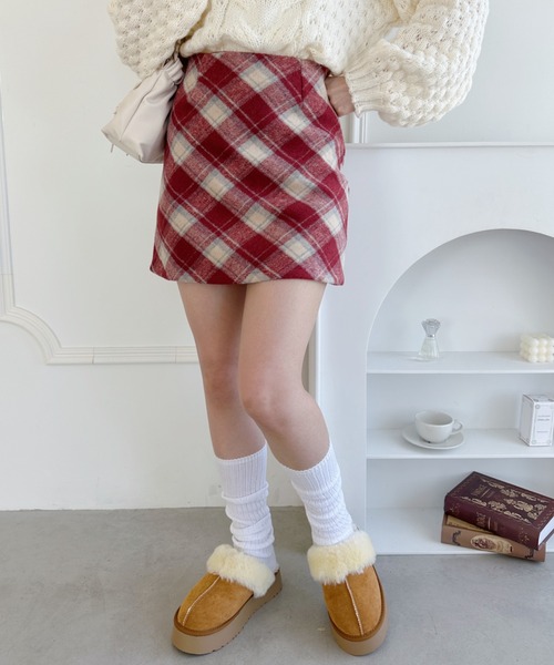 Loueme(ルエム)の「ウールライクチェックミニスカパン(スカート・レディース・ベージュ/レッド/ブラック・M/S)」の7枚目の写真