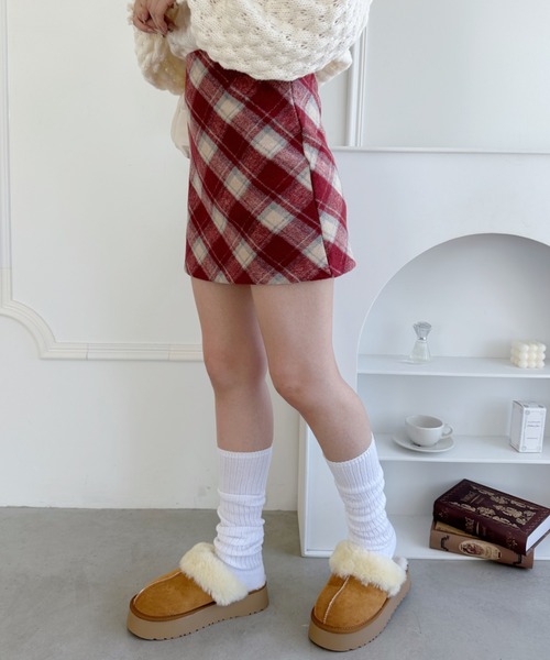 Loueme(ルエム)の「ウールライクチェックミニスカパン(スカート・レディース・ベージュ/レッド/ブラック・M/S)」の8枚目の写真
