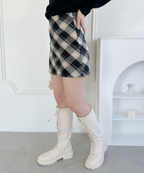 Loueme(ルエム)の「ウールライクチェックミニスカパン(スカート・レディース・ベージュ/レッド/ブラック・M/S)」の14枚目の写真