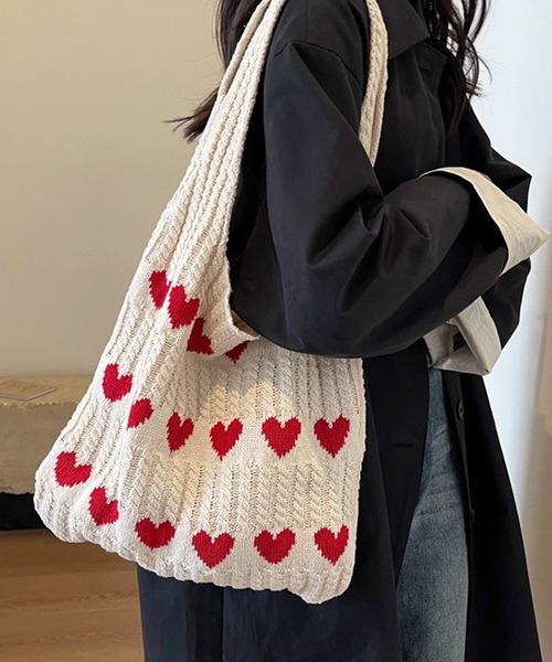 florist(フローリスト)の「【A4収納可】【韓国ファッション】ポイントハートケーブルニットトートバッグ/ニットバッグ(トートバッグ・レディース・ベージュ/ブルー/オフホワイト/グリーン・FREE)」の2枚目の写真