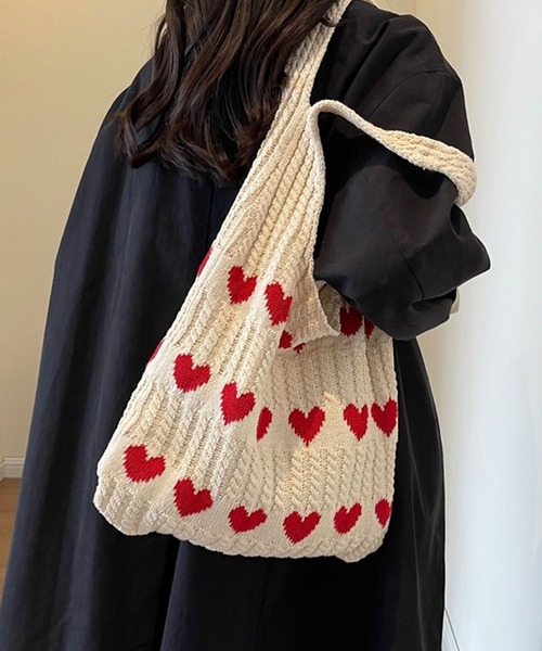 florist(フローリスト)の「【A4収納可】【韓国ファッション】ポイントハートケーブルニットトートバッグ/ニットバッグ(トートバッグ・レディース・ベージュ/ブルー/オフホワイト/グリーン・FREE)」の5枚目の写真