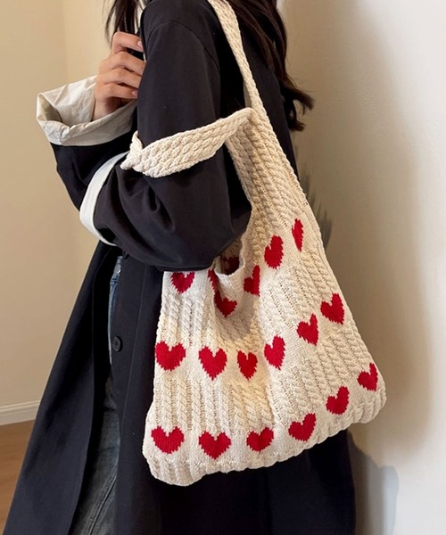 florist(フローリスト)の「【A4収納可】【韓国ファッション】ポイントハートケーブルニットトートバッグ/ニットバッグ(トートバッグ・レディース・ベージュ/ブルー/オフホワイト/グリーン・FREE)」の6枚目の写真