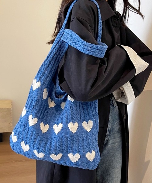 florist(フローリスト)の「【A4収納可】【韓国ファッション】ポイントハートケーブルニットトートバッグ/ニットバッグ(トートバッグ・レディース・ベージュ/ブルー/オフホワイト/グリーン・FREE)」の7枚目の写真