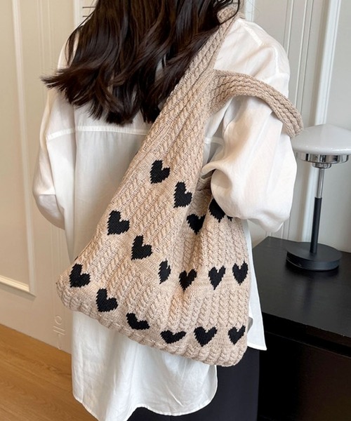 florist(フローリスト)の「【A4収納可】【韓国ファッション】ポイントハートケーブルニットトートバッグ/ニットバッグ(トートバッグ・レディース・ベージュ/ブルー/オフホワイト/グリーン・FREE)」の10枚目の写真
