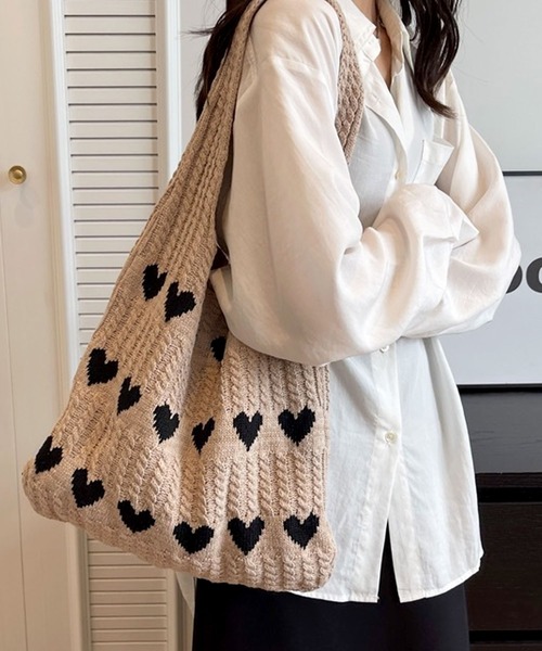 florist(フローリスト)の「【A4収納可】【韓国ファッション】ポイントハートケーブルニットトートバッグ/ニットバッグ(トートバッグ・レディース・ベージュ/ブルー/オフホワイト/グリーン・FREE)」の11枚目の写真