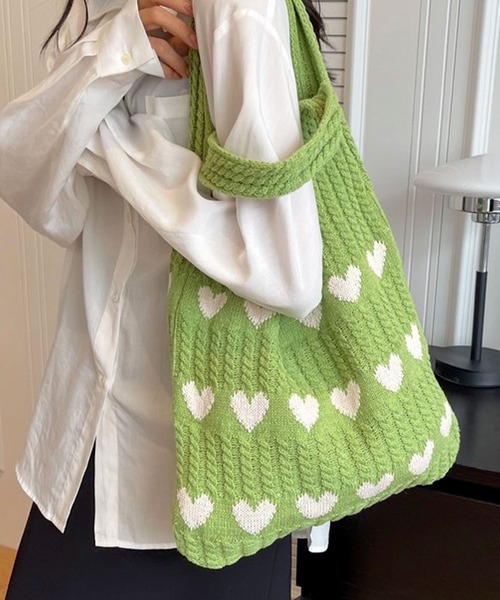 florist(フローリスト)の「【A4収納可】【韓国ファッション】ポイントハートケーブルニットトートバッグ/ニットバッグ(トートバッグ・レディース・ベージュ/ブルー/オフホワイト/グリーン・FREE)」の9枚目の写真