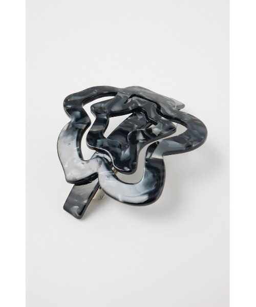 MOUSSY（マウジー）の「MARBLE FLOWER バレッタ（バレッタ/ヘアクリップ・レディース・ブラック/キナリ・FREE）」の4枚目の写真