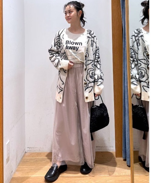 BAYFLOW（ベイフロー）の「[トレンドのチュール素材]シアーレイヤードパンツ（その他パンツ・レディース・ブラック/グレイッシュベージュ・SMALL/MEDIUM）」の19枚目の写真