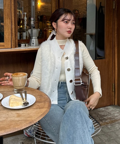 efill(エフィル)の「フロントボタン シャギーベスト(ベスト・レディース・ホワイト・FREE)」の10枚目の写真