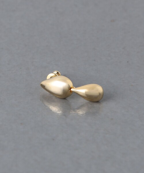 UNITED ARROWS(ユナイテッドアローズ)の「ダブルドロップス ピアス(ピアス(両耳用)・レディース・ゴールド/シルバー・FREE)」の4枚目の写真