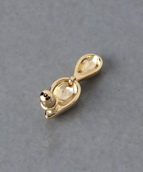 UNITED ARROWS(ユナイテッドアローズ)の「ダブルドロップス ピアス(ピアス(両耳用)・レディース・ゴールド/シルバー・FREE)」の5枚目の写真