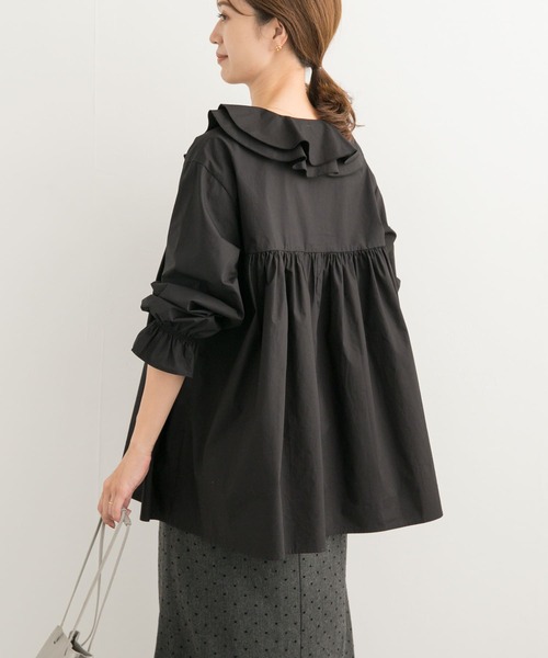 URBAN RESEARCH DOORS(アーバンリサーチドアーズ)の「ラッフルフリルブラウス(シャツ/ブラウス・レディース・ベージュ/ブラック・MEDIUM)」の15枚目の写真