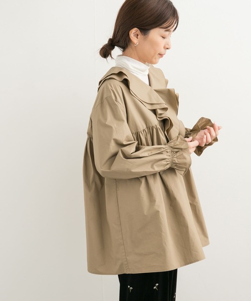 URBAN RESEARCH DOORS(アーバンリサーチドアーズ)の「ラッフルフリルブラウス(シャツ/ブラウス・レディース・ベージュ/ブラック・MEDIUM)」の7枚目の写真