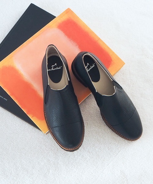 enchanted（エンチャンテッド）の「本革サイドゴアタンクソールスリッポンシューズ（ドレスシューズ・レディース・ブラック/グレイッシュベージュ・24/23.5/23/22.5/25/24.5）」の14枚目の写真