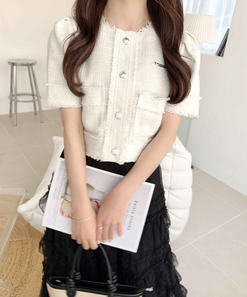 mily bilet(ミウィビレット)の「【mily bilet】きらめくツイードに、ときめきを。ロゴプレート使い半袖ラメ入りツイードジャケット(ノーカラージャケット・レディース・オフホワイト/ブラック・X-LARGE/MEDIUM/LARGE/SMALL)」の6枚目の写真