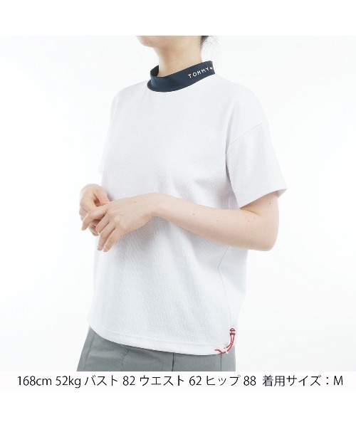 TOMMY HILFIGER GOLF（トミー ヒルフィガー ゴルフ）の「ｼﾞｬｶｰﾄﾞﾘﾗｯｸｽ 半袖ﾓｯｸﾈｯｸ（その他トップス・レディース・ホワイト/ネイビー・L/M/S/LL）」の3枚目の写真