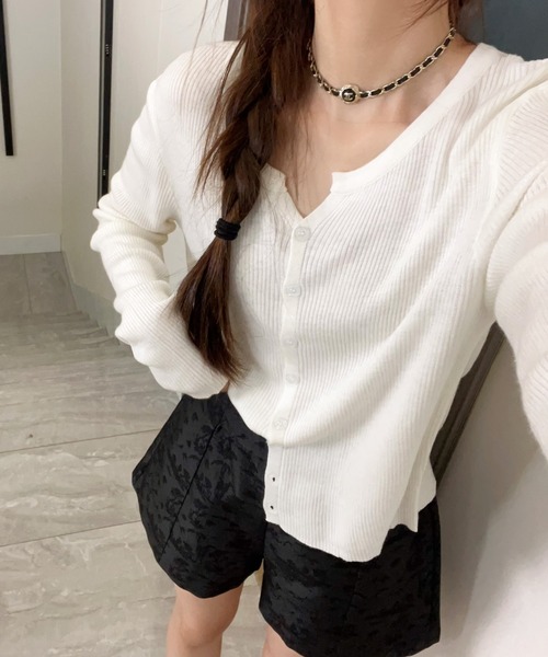 Teem Store(チームストア)の「スリムフィット コンパクトリブVネックカーディガン(カーディガン/ボレロ・レディース・ブラック/テラコッタ/グレー/ベージュ/ホワイト・F)」の3枚目の写真