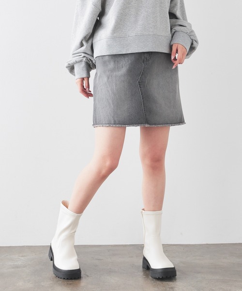 Honeys(ハニーズ)の「デニムミニスカート(デニムスカート・レディース・グレー/ライトインディゴブルー/サックスブルー系・3L/L/LL/M/S)」の2枚目の写真