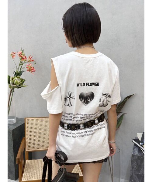 EVRIS（エヴリス）の「ショルダーカッティングBIGTシャツ（Tシャツ/カットソー・レディース・ベージュ/ホワイト/ブルー・FREE）」の2枚目の写真