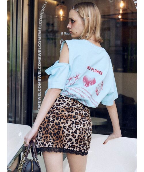 EVRIS（エヴリス）の「ショルダーカッティングBIGTシャツ（Tシャツ/カットソー・レディース・ベージュ/ホワイト/ブルー・FREE）」の3枚目の写真